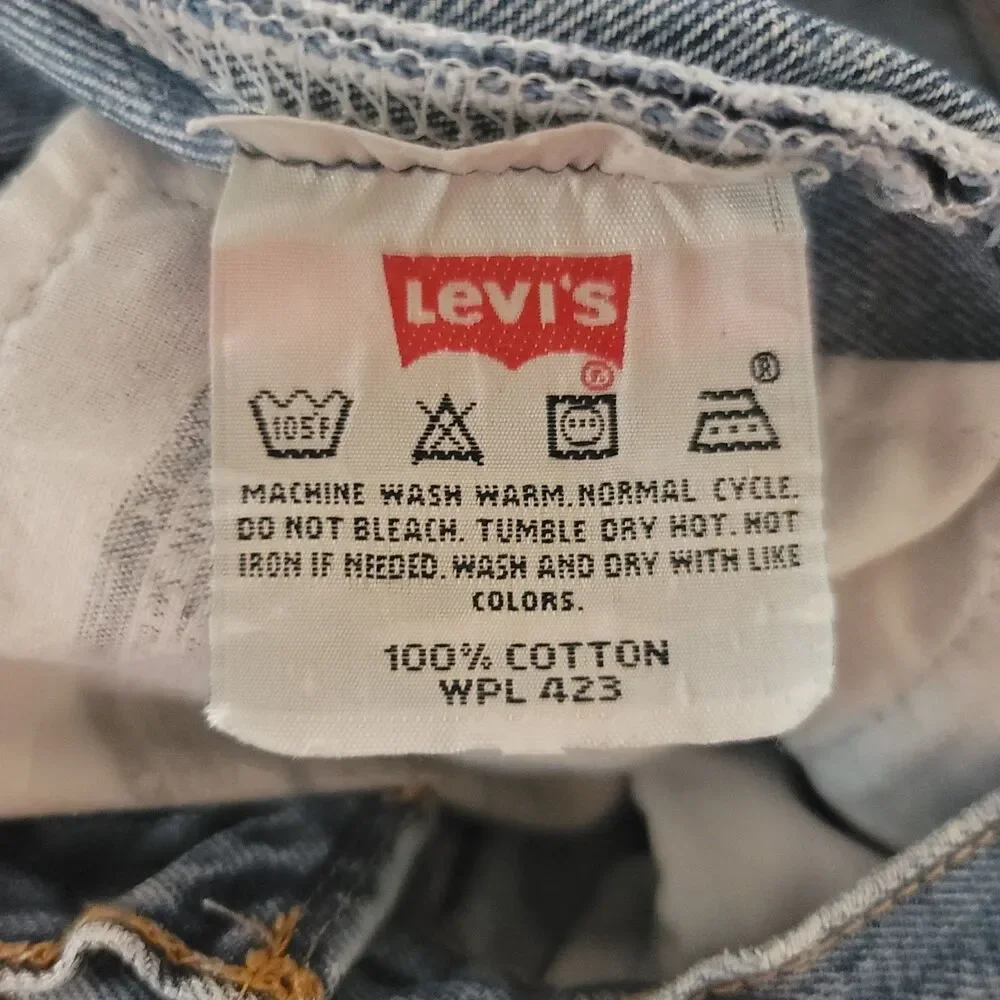 Levis title vintage